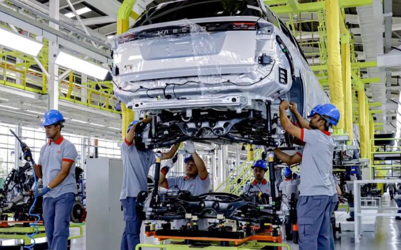 Automotive, l’Ue rivede il piano. Il Dragone fa paura